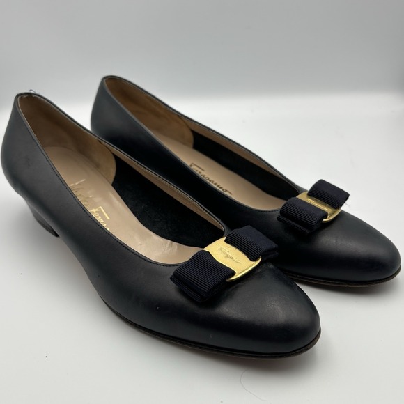 Salvatore Ferragamo Vara Pump Navy Blue Gold Bow Women Shoes Size 10M Made Italy - Picture 1 of 8